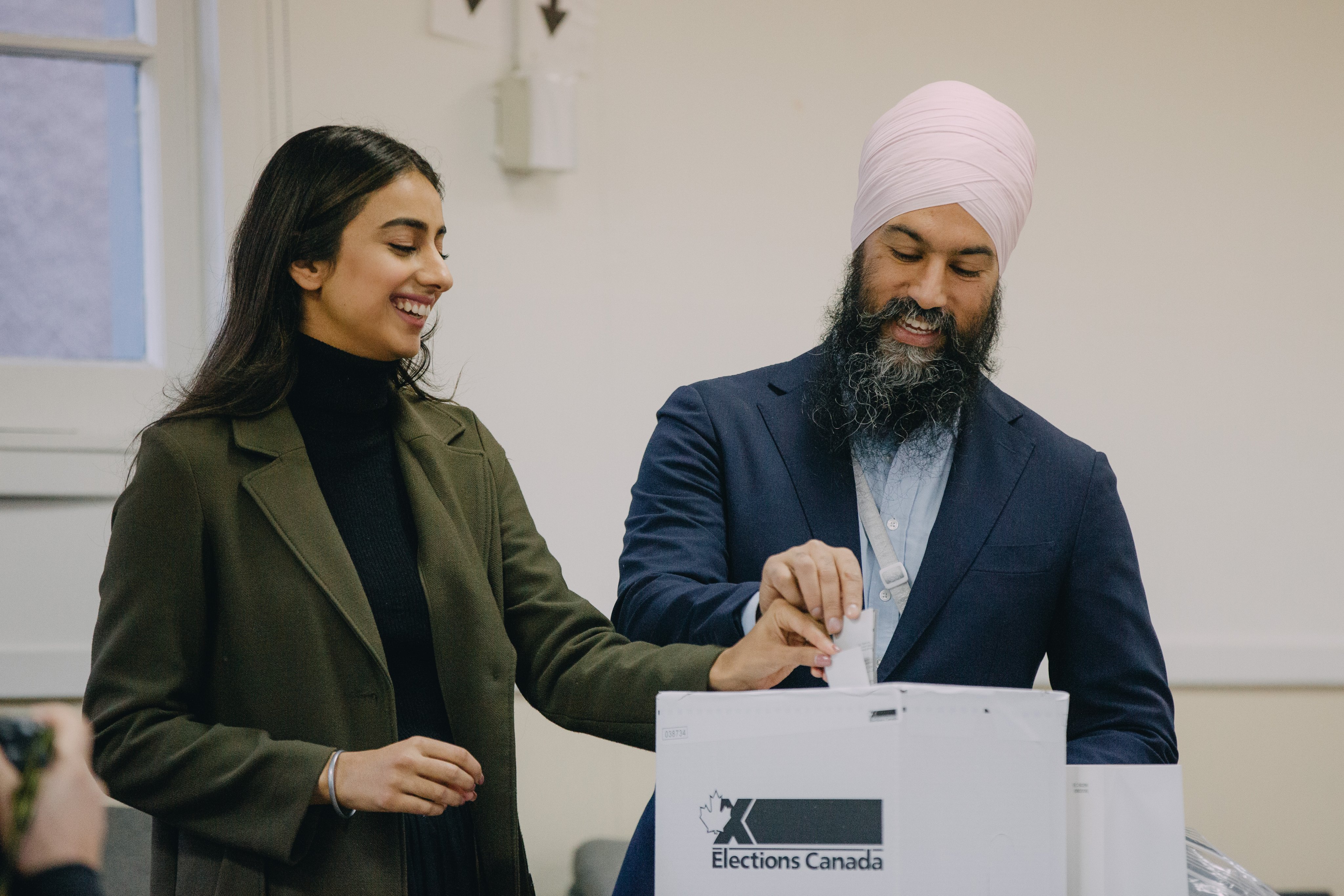 ਕੈਨੇਡਾ ਚੋਣਾਂ 2019 : NDP ਆਗੂ ਜਗਮੀਤ ਸਿੰਘ ਨੇ ਆਪਣੀ ਪਤਨੀ ਨਾਲ ਪਾਈ ਵੋਟ