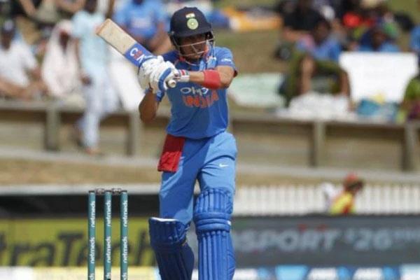 hyderabad defeated punjab by 2 runs