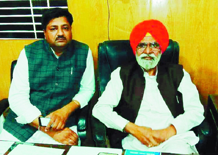ਮੁੱਖ ਮੰਤਰੀ ਦੇ ਜ਼ਿਲੇ ''ਚ ਕਾਂਗਰਸੀ ਵਿਧਾਇਕਾਂ ਦੀ ਬਗਾਵਤ ਜਾਰੀ