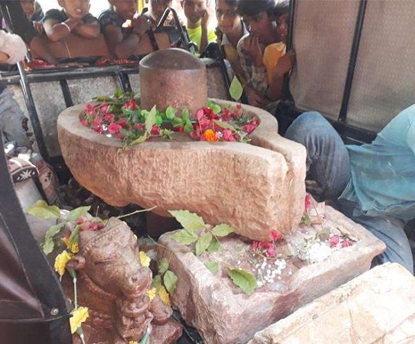 ਹਰਿਆਣਾ ਦੇ ਇਸ ਪਿੰਡ ''ਚ ਖੁਦਾਈ ਦੌਰਾਨ ਮਿਲੀਆਂ ਪ੍ਰਾਚੀਨ ਮੂਰਤੀਆਂ (ਤਸਵੀਰਾਂ)