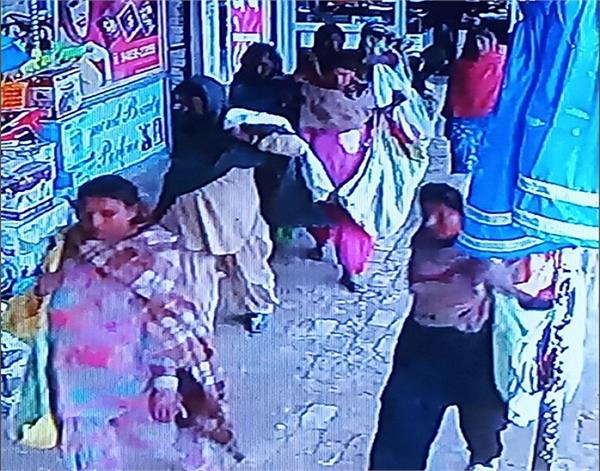 sadiq  clothing  shop  theft