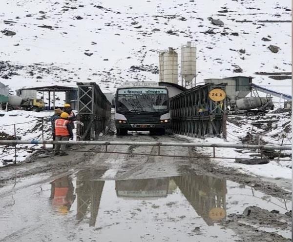 bus starts from rohtang tunnel