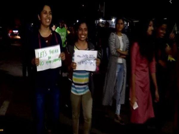 8 000 women take part in kerala government  s   night walk  