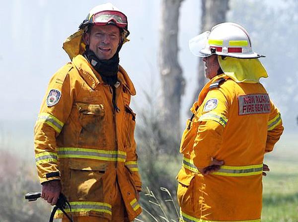 former australian pm pictures of tony  s wildfires going viral