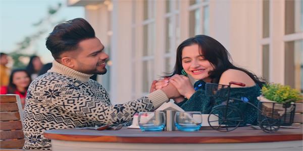 romantic chemistry of akhil sanjeeda sheikh in kalla sohna nai song