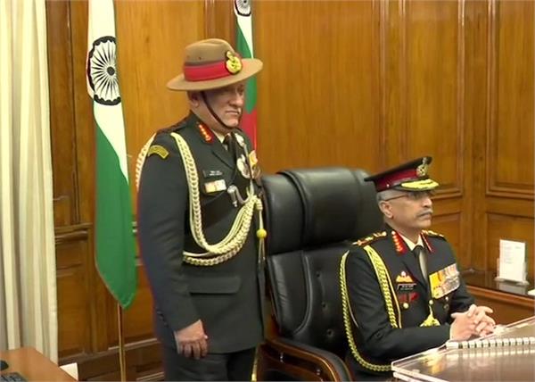 manoj mukund naravane takes over as the 28th chief of army