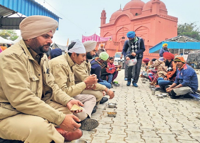 ਭਾਈਚਾਰਕ ਸਾਂਝ ਦੀ ਝਲਕ : ਮੁਸਲਿਮ ਭਾਈਚਾਰੇ ਨੇ ਗੁਰੂ ਕੇ ਲੰਗਰਾਂ ਲਈ ਖੋਲ੍ਹੇ ਮਸਜਿਦ ਦੇ ਦਰਵਾਜ਼ੇ