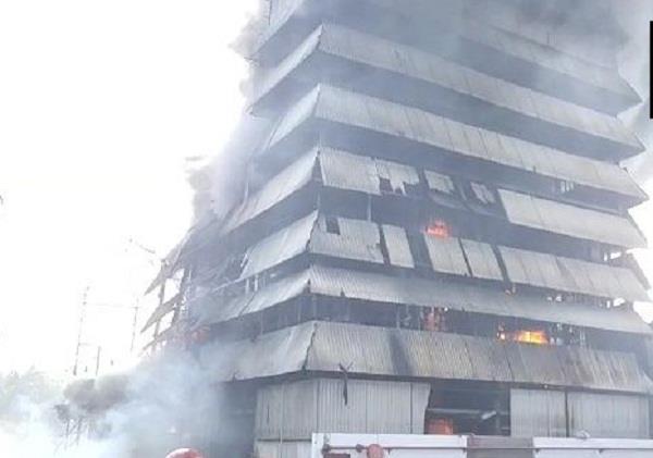 fire in oil factory in andhra pradesh