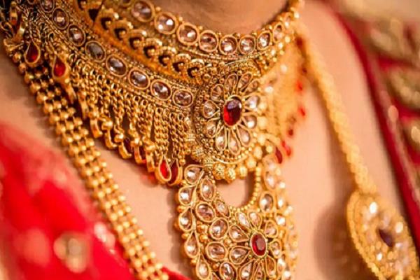 bjp govt  will give 10 gram gold