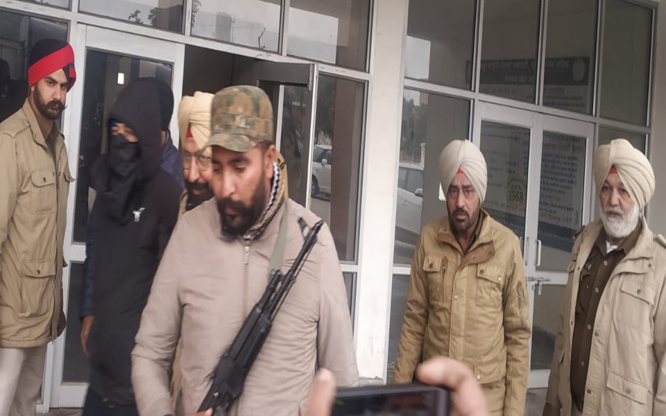 ਮੰਨਾ ਕਤਲ ਕਾਂਡ ਮਾਮਲੇ ''ਚ ਗੈਂਗਸਟਰ ਰੋਹਿਤ ਗੋਦਾਰਾ ਨੂੰ ਪੁਲਸ ਨੇ ਲਿਆ ਰਿਮਾਂਡ ''ਤੇ