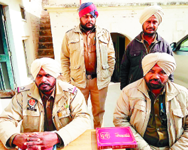 ਥਾਣੇਦਾਰ ਦੀ ਵਰਦੀ ਪਾਡ਼ਨ ’ਤੇ 8 ਖਿਲਾਫ ਮੁਕੱਦਮਾ ਦਰਜ