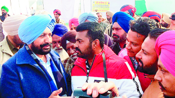 ਮਗਨਰੇਗਾ ਕਰਮਚਾਰੀ ਯੂਨੀਅਨ ਨੇ ਸੌਂਪਿਆ ਕੈਬਨਿਟ ਮੰਤਰੀ ਬਲਵੀਰ ਸਿੰਘ ਸਿੱਧੂ ਨੂੰ ਮੰਗ ਪੱਤਰ