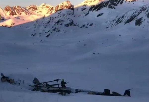 five people died in a plane and helicopter in italy