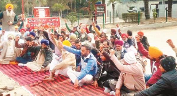 pollution control and employment struggle committee protested