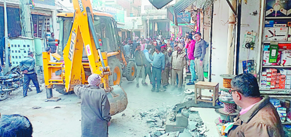 ਨਾਜਾਇਜ਼ ਕਬਜ਼ਿਆਂ ’ਤੇ ਚੱਲਿਆ ਪੀਲਾ ਪੰਜਾ