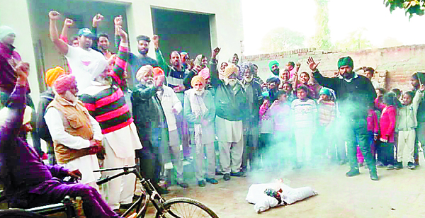 ਪੇਂਡੂ ਮਜ਼ਦੂਰ ਯੂਨੀਅਨ ਨੇ ਸਿੱਖਿਆ ਮੰਤਰੀ ਦਾ ਫੂਕਿਆ ਪੁਤਲਾ