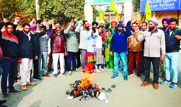 ਸਾਂਝਾ ਅਧਿਆਪਕ ਮੋਰਚਾ ਨੇ ਸਿੱਖਿਆ ਮੰਤਰੀ ਦਾ ਫੂਕਿਆ ਪੁਤਲਾ