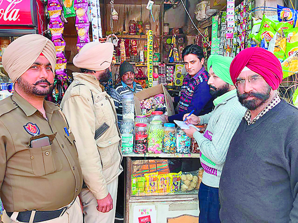 ਤੰਬਾਕੂ ਰੋਕਥਾਮ ਮੁਹਿੰਮ ਤਹਿਤ ਦੁਕਾਨਾਂ ’ਤੇ ਛਾਪੇ, 18 ਚਲਾਨ ਕੱਟੇ