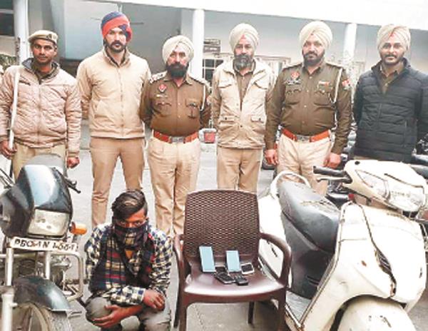 police stolen 2 motorcycles and 6 mobile phones
