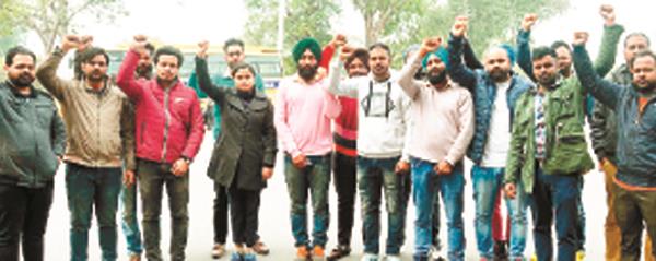 test pass clerks march to health minister  s house march