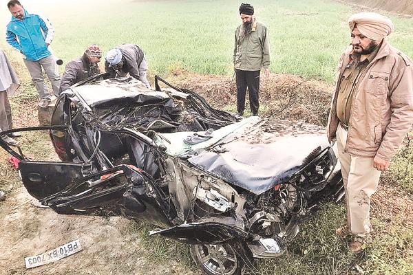 car of the coming family by bowing down to gurdwara sahib