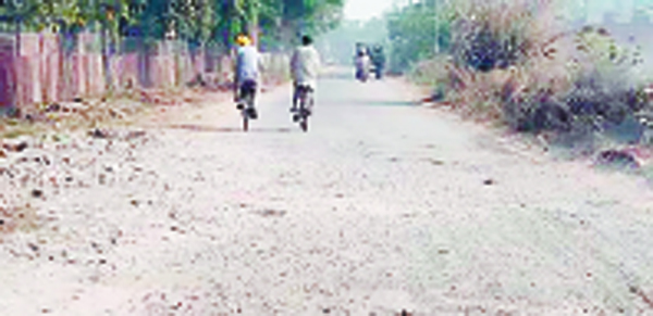 ਪ੍ਰਧਾਨ ਮੰਤਰੀ ਗ੍ਰਾਮ ਯੋਜਨਾ ਤਹਿਤ ਬਣੀ  ਸਡ਼ਕ ਦਾ ਬੁਰਾ ਹਾਲ, ਲੋਕ ਪ੍ਰੇਸ਼ਾਨ