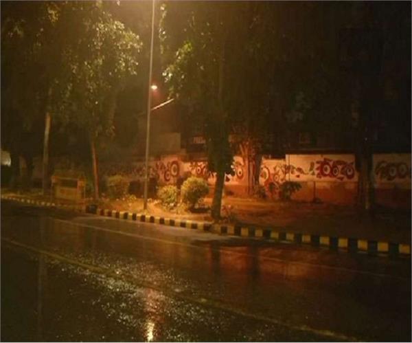 drizzling in delhi ncr increase cold