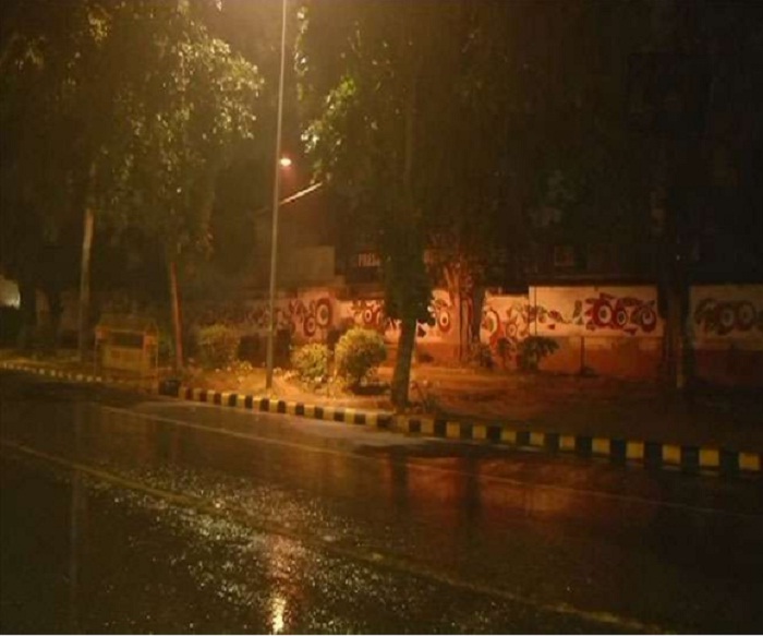 ਦਿੱਲੀ-NCR ਦੇ ਕਈ ਇਲਾਕਿਆਂ ''ਚ ਮੀਂਹ, ਪ੍ਰਦੂਸ਼ਣ ਤੋਂ ਮਿਲੇਗੀ ਰਾਹਤ