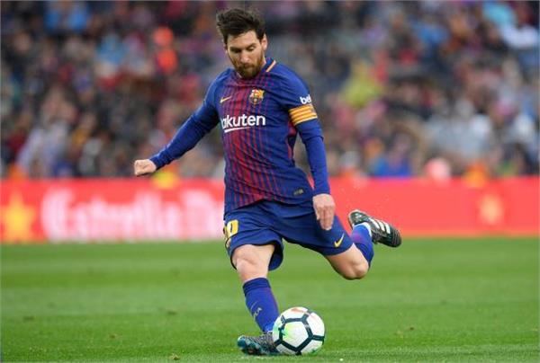 messi became the first player to score 400 goals in la liga