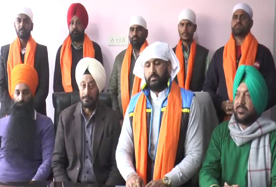 ਕਾਂਗਰਸ ਦਾ ਮੌਜੂਦਾ ਸਰਪੰਚ ਲੋਕ ਇਨਸਾਫ ਪਾਰਟੀ ''ਚ ਸ਼ਾਮਲ