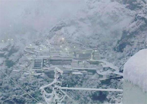snowfall at mata vaishno devi