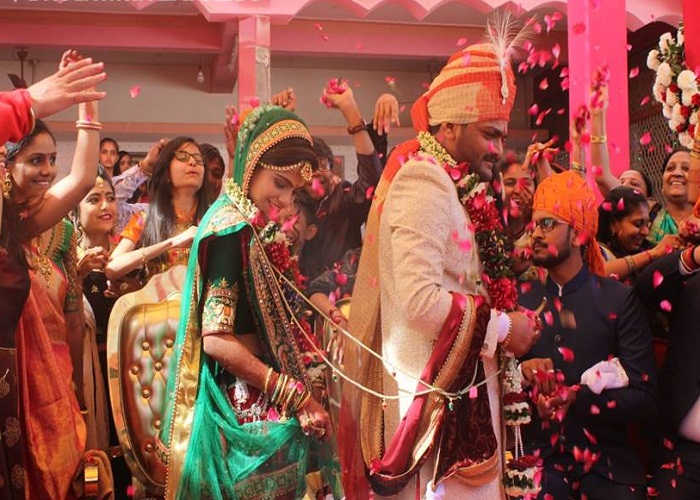 ਵਿਆਹ ਦੇ ਬੰਧਨ 'ਚ ਬੱਝੇ ਹਾਰਦਿਕ ਪਟੇਲ, ਮੰਦਰ 'ਚ ਲਏ ਫੇਰੇ