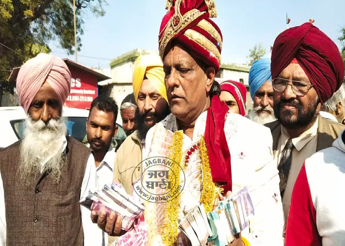 ਲਾੜਾ ਬਣ, ਘੋੜੀ 'ਤੇ ਬੈਠ ਕੇ ਬਠਿੰਡਾ 'ਚ ਕੈਪਟਨ ਵਿਰੁੱਧ ਅਨੋਖਾ ਪ੍ਰਦਰਸ਼ਨ