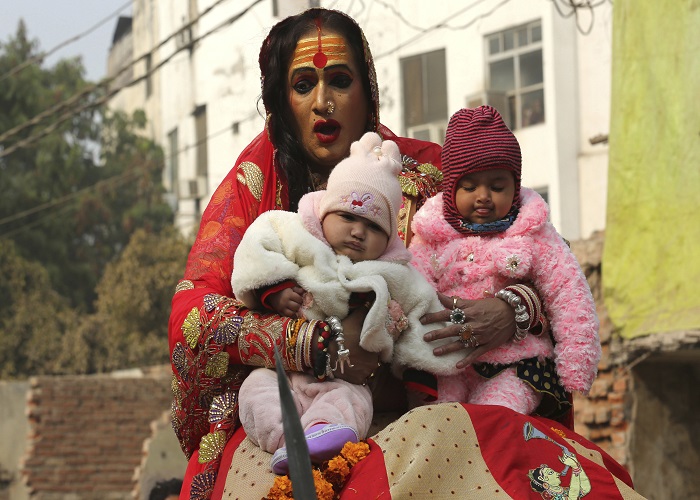 ਪਹਿਲੀ ਵਾਰ ਨਿਕਲੀ ਕਿੰਨਰ ਅਖਾੜਾ ਯਾਤਰਾ ਬਣੀ ਆਕਰਸ਼ਨ ਦਾ ਕੇਂਦਰ