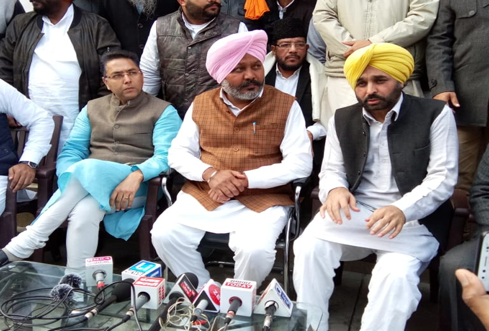 ਖਹਿਰਾ ਦੇ ਅਸਤੀਫੇ ਪਿੱਛੋਂ ''ਆਪ'' ਕੋਰ ਕਮੇਟੀ ਦੀ ਮੀਟਿੰਗ