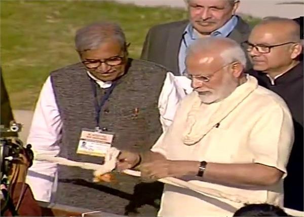 modi dedicates national salt satyagraha memorial