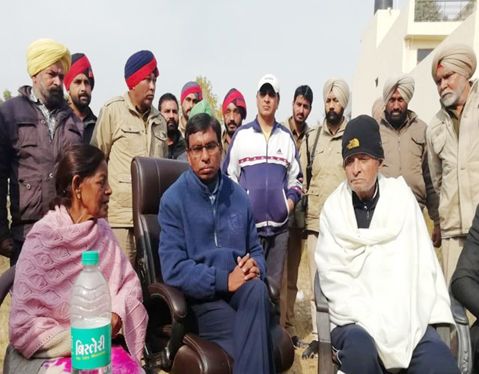 ਮੁੱਖ ਮੰਤਰੀ ਦੇ ਹੁਕਮ ਤੋਂ ਬਾਅਦ ਸਤੀਸ਼ ਕੌਲ ਨੂੰ ਮਿਲਣ ਪਹੁੰਚੇ ਡੀ. ਸੀ.