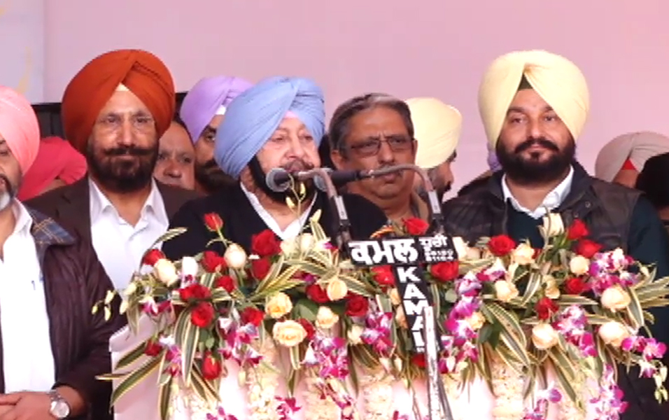 ਬਠਿੰਡਾ ਤੇ ਮਾਨਸਾ ਦੇ ਕਿਸਾਨਾਂ ਨੂੰ ਕੈਪਟਨ ਨੇ ਵੰਡੇ 97 ਕਰੋੜ ਦੇ ਚੈੱਕ