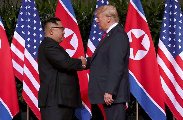 trump pushes back against us spy chiefs over north korea and isis