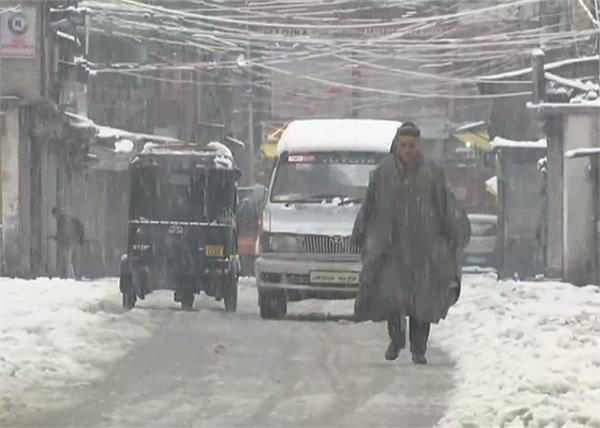 srinagar receives fresh snowfall