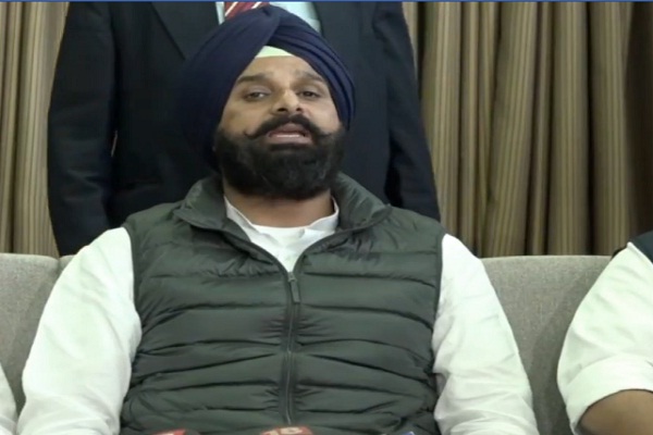 ਨਵਜੋਤ ਸਿੱਧੂ ਸਿਰੇ ਦਾ ਝੂਠਾ ਤੇ ਗੱਪੀ ਬੰਦਾ : ਮਜੀਠੀਆ