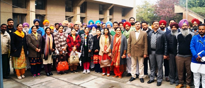 PAU ''ਚ ਗੁੜ ਬਣਾਉਣ ਬਾਰੇ ਦਿੱਤੀ ਸਿਖਲਾਈ