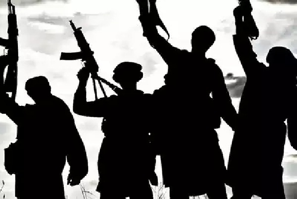 ਪਾਕਿ: ਅੱਤਵਾਦੀ ਹਮਲੇ ''ਚ 5 ਪੁਲਸ ਮੁਲਾਜ਼ਮ ਹਲਾਕ