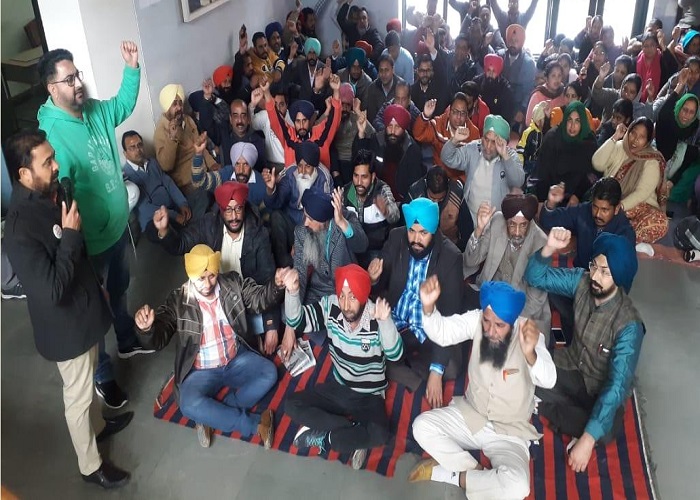 ਮਨਿਸਟਰੀਅਲ ਕਰਮਚਾਰੀਆਂ ਨੇ 9ਵੇਂ ਦਿਨ ਵੀ ਕਲਮ ਛੋੜ ਹੜਤਾਲ ਕਰ ਕੇ ਕੀਤੀ ਨਾਅਰੇਬਾਜ਼ੀ