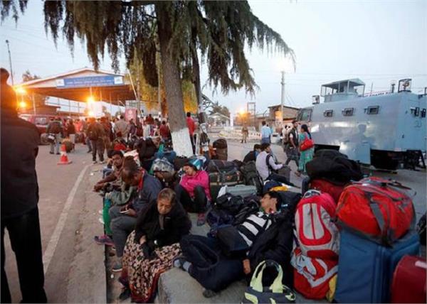 srinagar hotel opened its doors stranded tourists