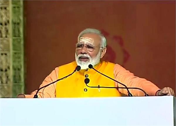 pm narendra modi in prayagra