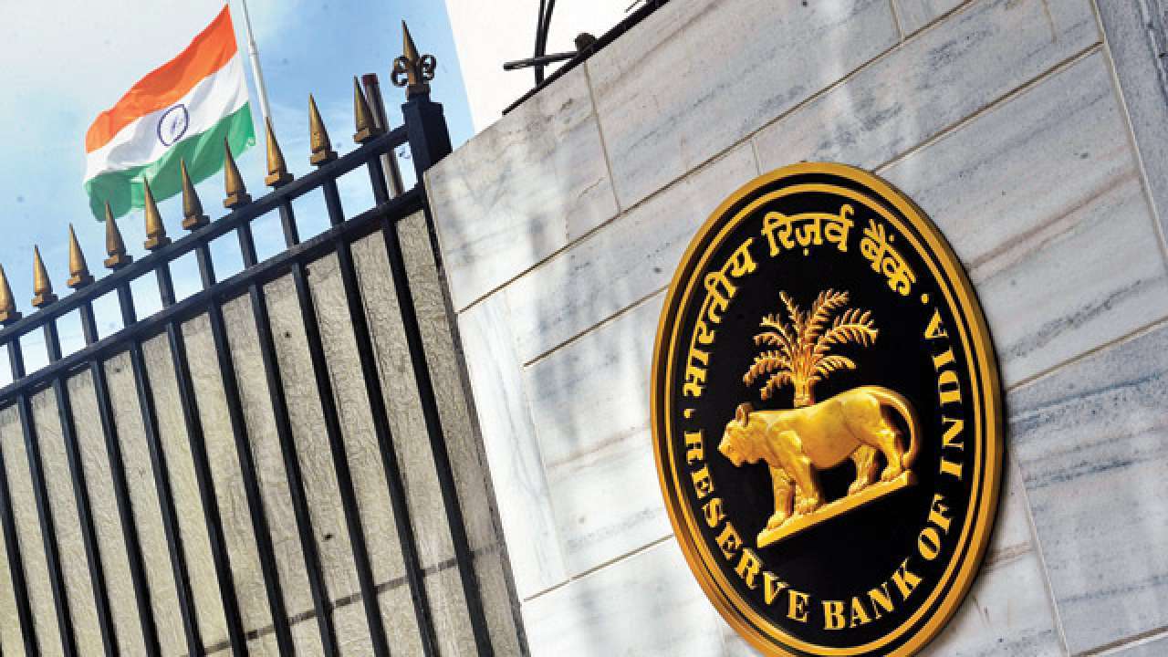 SBI ਤੋਂ ਬਾਅਦ ਇਸ ਬੈਂਕ ''ਤੇ RBI ਇਸ ਕਾਰਨ ਲਗਾ ਸਕਦਾ ਹੈ ਭਾਰੀ ਜੁਰਮਾਨਾ