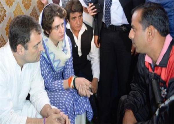priyanka gandhi rahul gandhi martyr home in shamli