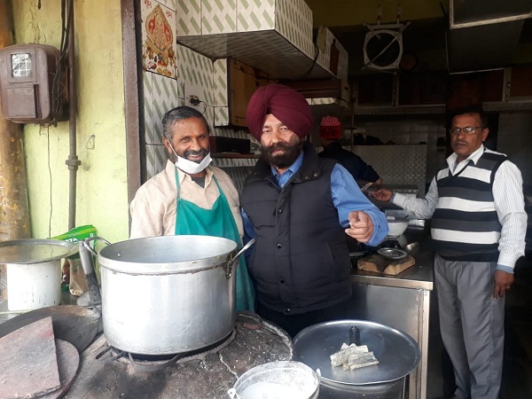 ਸਿਹਤ ਵਿਭਾਗ ਵੱਲੋਂ ਛਾਪੇਮਾਰੀ, ਵੱਖ-ਵੱਖ ਚੀਜ਼ਾਂ ਦੇ ਭਰੇ ਸੈਂਪਲ