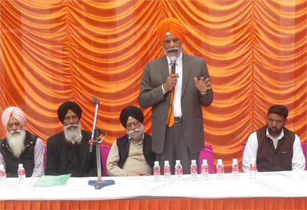 instead of providing facilities  congress stopped 1700 suwidha centers